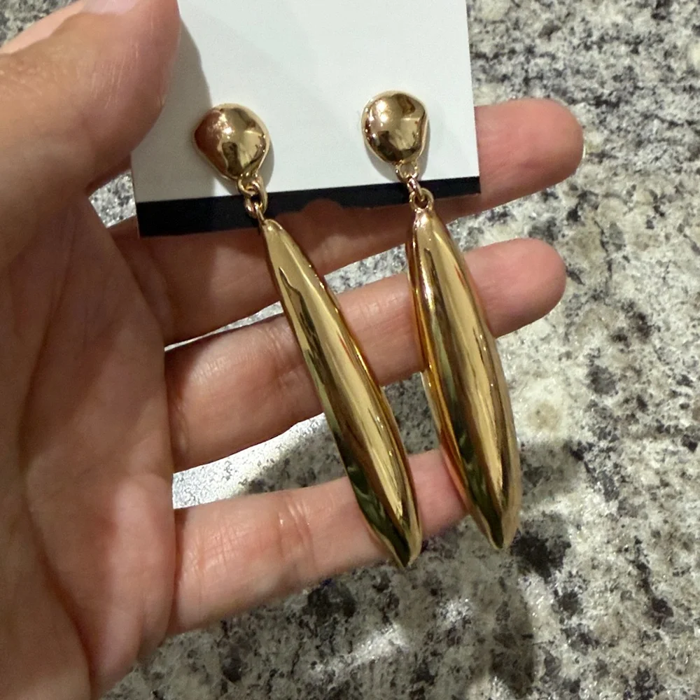 Nine West Gold Linear Teardrop Elegant Earrings